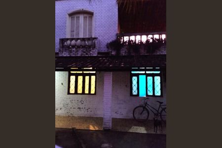 Casa à venda com 98m², 2 quartos e 5 vagas