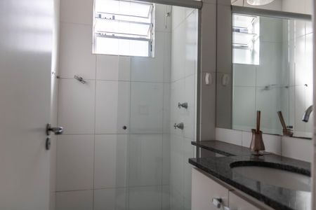 Banheiro social de apartamento para alugar com 2 quartos, 125m² em Buritis, Belo Horizonte