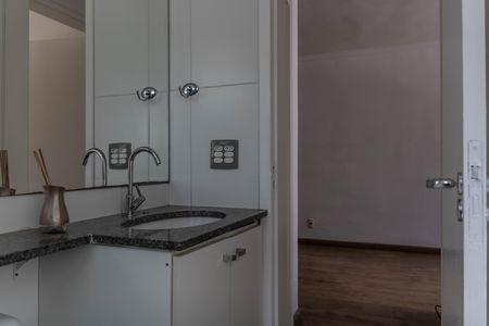 Apartamento à venda com 125m², 2 quartos e 2 vagas Apartamento à venda com 125m², 2 quartos e 2 vagasBanheiro social