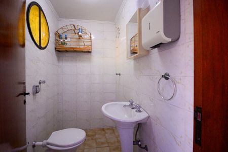 Casa à venda com 229m², 3 quartos e 4 vagas Casa à venda com 229m², 3 quartos e 4 vagasBanheiro de Serviço