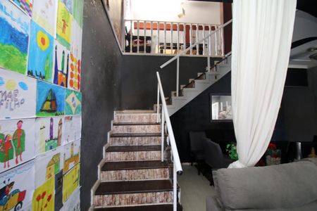 Casa para alugar com 500m², 5 quartos e 2 vagasSala - Escada