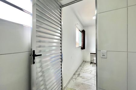 Banheiro de kitnet/studio para alugar com 1 quarto, 50m² em Jardim Oriental, São Paulo