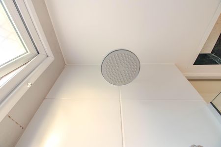 Banheiro da Suíte de apartamento para alugar com 3 quartos, 84m² em Jardim Lindóia, Porto Alegre