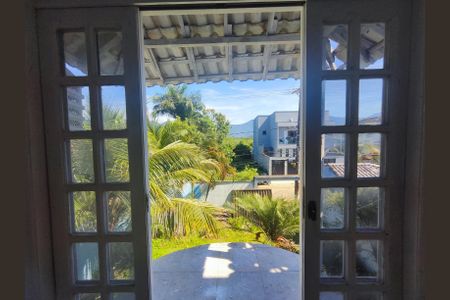 Casa de condomínio para alugar com 299m², 3 quartos e 3 vagasQuarto