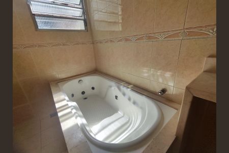 Casa de condomínio para alugar com 299m², 3 quartos e 3 vagasBanheiro da Suíte 2