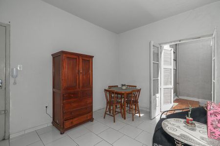 Sala de apartamento à venda com 1 quarto, 40m² em Auxiliadora, Porto Alegre