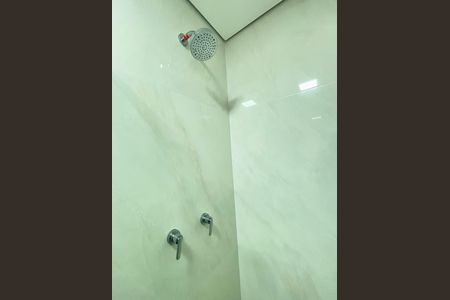 Banheiro social de apartamento para alugar com 2 quartos, 71m² em Moema, São Paulo