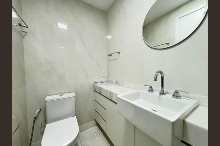 Apartamento para alugar com 71m², 2 quartos e 1 vaga Apartamento para alugar com 71m², 2 quartos e 1 vagaBanheiro social