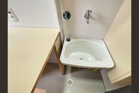Área de Serviço de apartamento para alugar com 2 quartos, 71m² em Moema, São Paulo