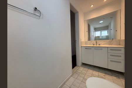 Apartamento à venda com 86m², 2 quartos e 2 vagas Apartamento à venda com 86m², 2 quartos e 2 vagasBanheiro da Suíte