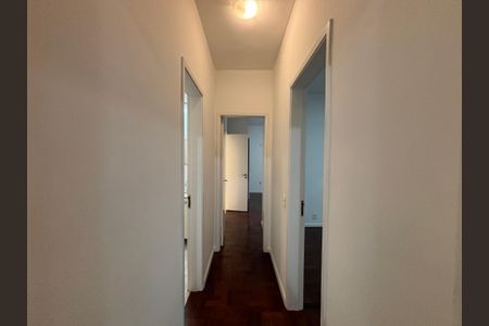 Apartamento à venda com 86m², 2 quartos e 2 vagas Apartamento à venda com 86m², 2 quartos e 2 vagasBanheiro social - corredor de acesso