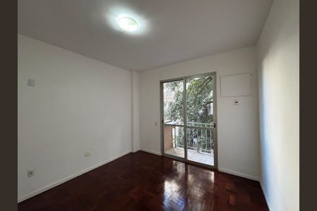 Apartamento à venda com 86m², 2 quartos e 2 vagas Apartamento à venda com 86m², 2 quartos e 2 vagasSuíte