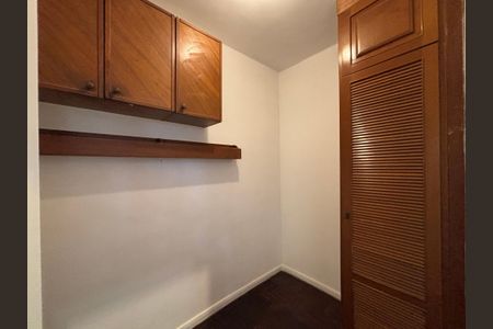 Apartamento à venda com 86m², 2 quartos e 2 vagas Apartamento à venda com 86m², 2 quartos e 2 vagasQuarto de Serviço
