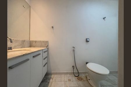 Apartamento à venda com 86m², 2 quartos e 2 vagas Apartamento à venda com 86m², 2 quartos e 2 vagasBanheiro da Suíte