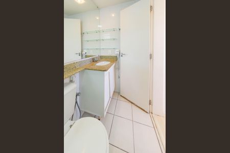Apartamento à venda com 81m², 2 quartos e 2 vagasBanheiro suíte