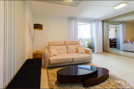 Apartamento à venda com 81m², 2 quartos e 2 vagasSala