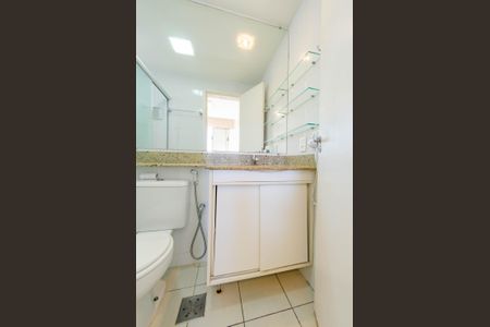 Apartamento à venda com 81m², 2 quartos e 2 vagasBanheiro suíte