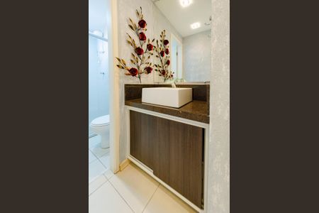 Apartamento à venda com 81m², 2 quartos e 2 vagasBanheiro social