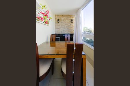 Apartamento à venda com 81m², 2 quartos e 2 vagasVaranda