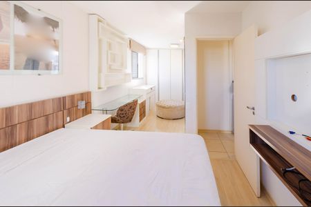 Apartamento à venda com 81m², 2 quartos e 2 vagasSuíte