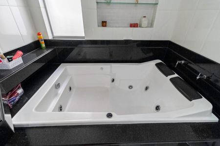 Apartamento à venda com 157m², 4 quartos e 2 vagasBanheiro da suíte 4