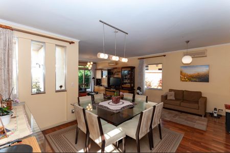 Casa à venda com 333m², 3 quartos e 10 vagasSala