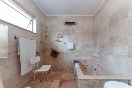 Casa à venda com 333m², 3 quartos e 10 vagasBanheiro da Suíte