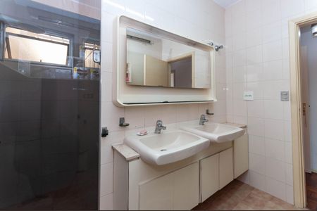 Casa à venda com 333m², 3 quartos e 10 vagasBanheiro Social