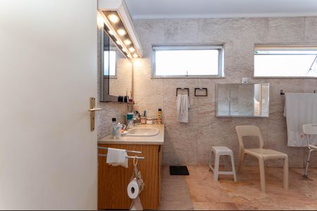 Casa à venda com 333m², 3 quartos e 10 vagasBanheiro da Suíte