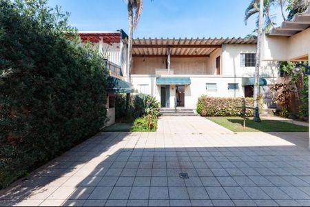 Casa à venda com 333m², 3 quartos e 10 vagasQuintal