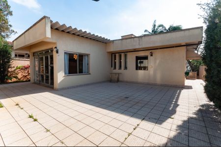 Casa à venda com 333m², 3 quartos e 10 vagasQuintal