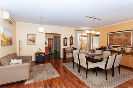 Casa à venda com 333m², 3 quartos e 10 vagasSala