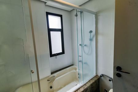 Apartamento à venda com 163m², 4 quartos e 3 vagasBanheiro da Suíte 2 - chuveiro