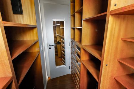 Apartamento à venda com 163m², 4 quartos e 3 vagasCloset da suíte 2