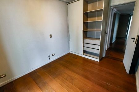 Apartamento à venda com 163m², 4 quartos e 3 vagasQuarto 2