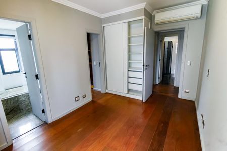 Apartamento à venda com 163m², 4 quartos e 3 vagasSuíte 2 - armários