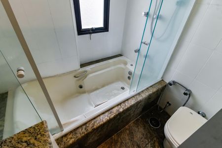 Apartamento à venda com 163m², 4 quartos e 3 vagasBanheiro da Suíte 2 - Banheira