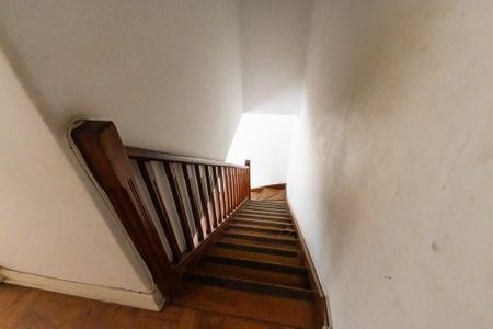 Casa à venda com 280m², 4 quartos e 1 vagaEscada