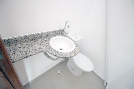 Casa à venda com 128m², 2 quartos e 2 vagasLavabo