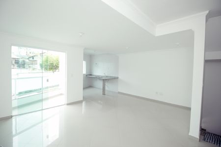 Casa à venda com 128m², 2 quartos e 2 vagasSala