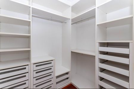 Apartamento à venda com 178m², 3 quartos e 3 vagas Apartamento à venda com 178m², 3 quartos e 3 vagasCloset 3 Suíte