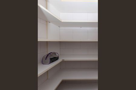 Apartamento à venda com 178m², 3 quartos e 3 vagas Apartamento à venda com 178m², 3 quartos e 3 vagasDespensa da Área de Serviço