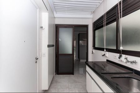 Apartamento à venda com 178m², 3 quartos e 3 vagas Apartamento à venda com 178m², 3 quartos e 3 vagasÁrea de Serviço