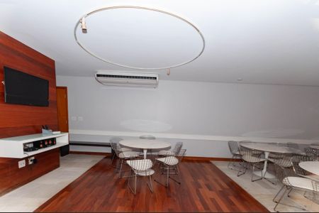 Apartamento à venda com 178m², 3 quartos e 3 vagas Apartamento à venda com 178m², 3 quartos e 3 vagasÁrea Comum - Salão de Festas