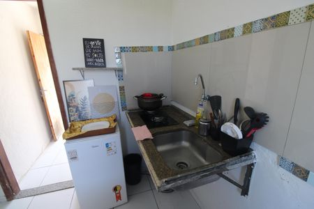 Cozinha de kitnet/studio para alugar com 1 quarto, 43m² em Curicica, Rio de Janeiro