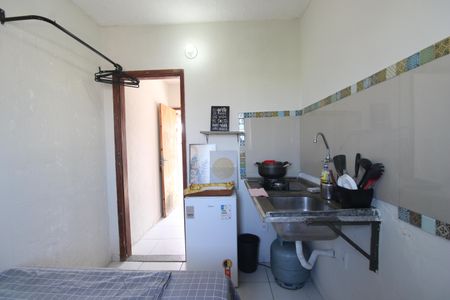 Cozinha de kitnet/studio para alugar com 1 quarto, 43m² em Curicica, Rio de Janeiro