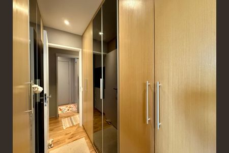 Apartamento à venda com 115m², 3 quartos e 2 vagasCloset Suíte 1