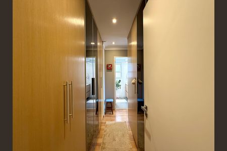 Apartamento à venda com 115m², 3 quartos e 2 vagasCloset Suíte 1