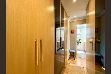 Apartamento à venda com 115m², 3 quartos e 2 vagasCloset Suíte 1