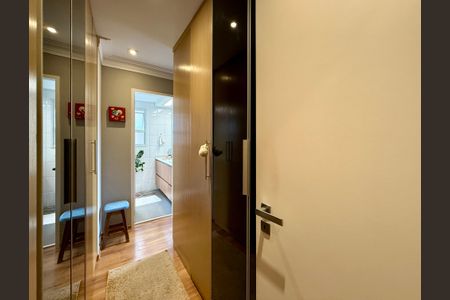 Apartamento à venda com 115m², 3 quartos e 2 vagasCloset Suíte 1